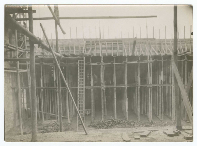 REIMS. Chantier de reconstruction du Grand Théâtre de Reims