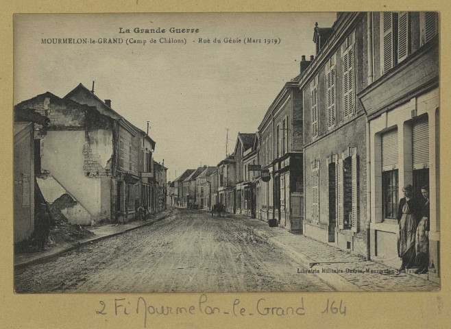 MOURMELON-LE-GRAND. La Grande Guerre. Mourmelon-le-Grand (Camp de Châlons).Rue du Génie (Mars 1919).
MourmelonLib. Militaire Guérin.[vers 1919]