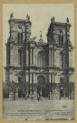 VITRY-LE-FRANÇOIS. -3. Église Notre-Dame. Vitry-le-François, autrefois Vitry-en-Perthois, fut détruite en 1544 par Charles Quint et reconstruite par François Ier qui voulut qu'on l'appelât Vitry-le-François.
(75 - Parisimp. E. Le Deley).[vers 1916]