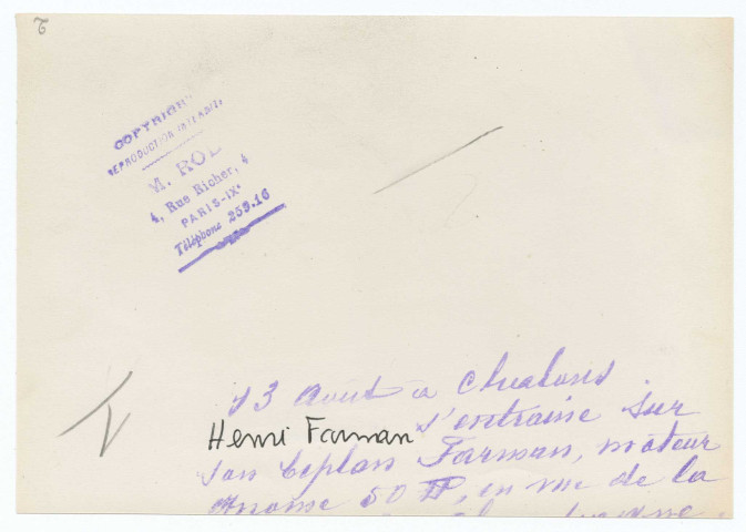 Henri Farman s'entraîne sur son biplan Farman [en vue de la Grande semaine de Champagne], 13 août 1909 / Rol