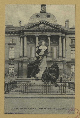 CHÂLONS-EN-CHAMPAGNE. Hôtel de Ville. Monument Carnot.