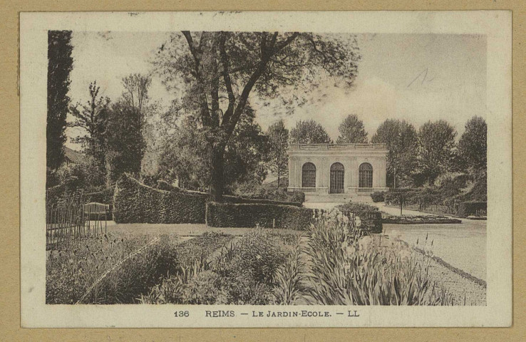 REIMS. 136. Le Jardin-école / L.L.
ParisLévy et Neurdein réunis.1911