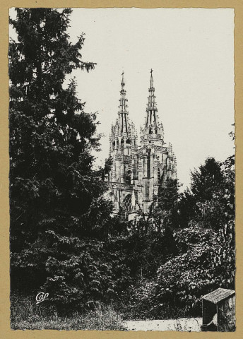 ÉPINE (L'). 10-Basilique Notre-Dame de l'Epine, XVe s., les flèches.
C.A.P.[vers 1960]
Collection du pèlerinage