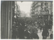 Visite du tsar à Reims, rue de Talleyrand, arrivée de Monseigneur Luçon