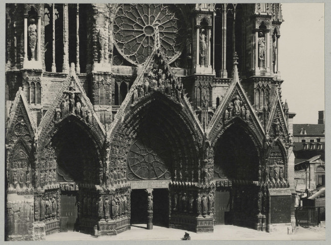 REIMS. Cathédrale de Reims. Porche de la façade occidentale.