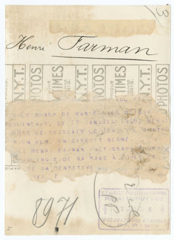 Henri Farman sur son biplan le 13 janvier 1908 à Issy-les-Moulineaux