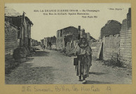 SOUAIN-PERTHES-LÈS-HURLUS. 824-La Grande Guerre 1914-16. En Champagne. Une Rue de Souain. Spahis Marocains / Express, photographe.
(75 - ParisPhototypie Baudinière).[vers 1916]