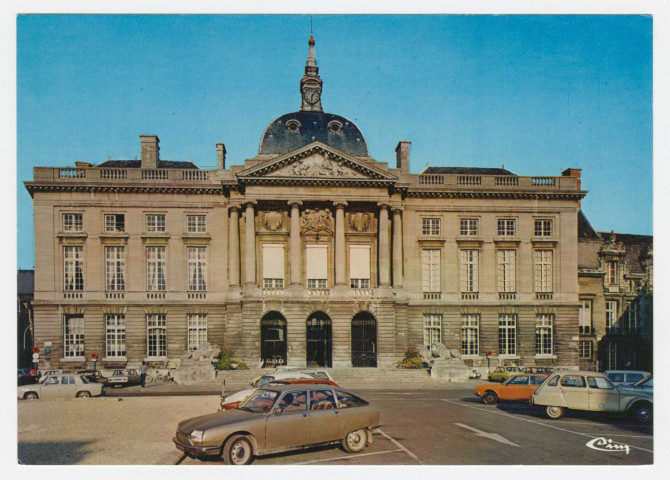 CHÂLONS-EN-CHAMPAGNE. L'Hôtel de Ville. Mâcon : Combier (Combier), s.d.