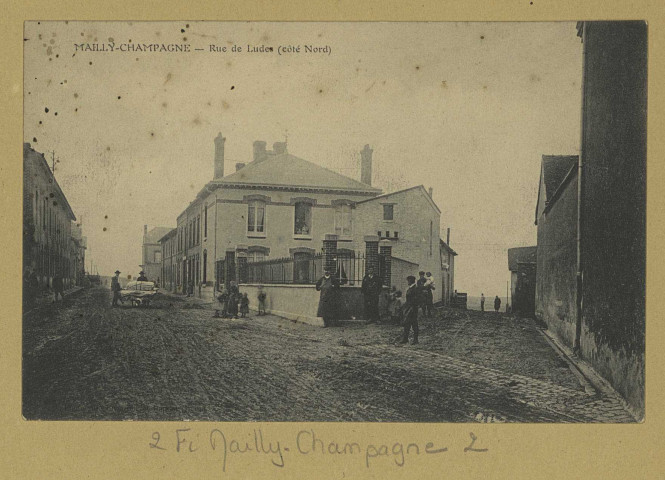 MAILLY-CHAMPAGNE. Rue de Ludes (Côté Nord).
(51 - Reimsimp. Bienaimé et Dupont).Sans date