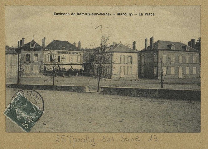MARCILLY-SUR-SEINE. Environs de Romilly-sur-Seine. La place.
RomillyÉdition J. Thiébaut.[vers 1906]