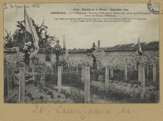 COURGIVAUX. 204-Bataille de la Marne sept. 1914. Courgivaux, 5 km d'Esternay. Tombes d'officiers et soldats des 79e et 152e d'infanterie morts au champ d'honneur. Ces tombes sont situées dans le cimetière qui fut le centre d'un violent combat les 6 et 7 sept. Le mur [ ]énelé par les Allemands porte les traces de la bataille.
(77 - Fontainebleauimp. L. Ménard).[vers 1916]