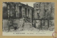 CHÂLONS-EN-CHAMPAGNE. La Guerre 1914-18. 827- Châlons-sur-Marne. Rue Pasteur- View of Pasteur Street.
ParisL. C. H.1914-1918
