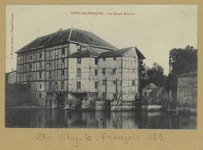 VITRY-LE-FRANÇOIS. Les Grands Moulins / A. B. et Cie, photographe à Nancy.
Édition A. SimonisVitry-le-François.Sans date