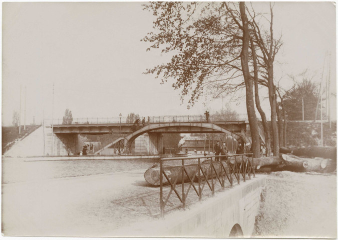 REIMS. Pont sur le canal ?
