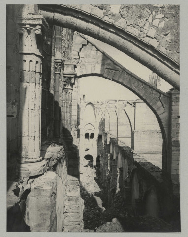 REIMS. Basilique Saint-Remi. État du bas-côté sud après l'effondrement du 17 avril 1919.