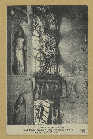 REIMS. Cathédrale de Portail ouest, revers, niches, statues et vitraux, après bombardement / N.D, phot.
(75 - ParisNeurdein et Cie.).Sans date