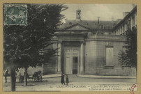 CHÂLONS-EN-CHAMPAGNE. 55- L'école des Arts et Métiers. L'entrée de la cour d'honneur.
L. L.Sans date