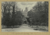MONTMORT-LUCY. Vallée du Surmelin. Le Château . La porte d'entrée / A. Olivier, photographe Orbais.
ParisArtistic.[vers 1934]