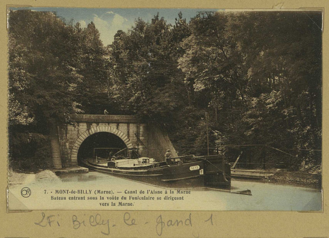 BILLY-LE-GRAND. 7-Mont-de-Billy : Canal de l'Aine à la Marne-Bateau entrant sous la voûte du funiculaire se dirigeant vers la Marne.
ReimsÉdition Or Ch. Brunel.[vers 1958]