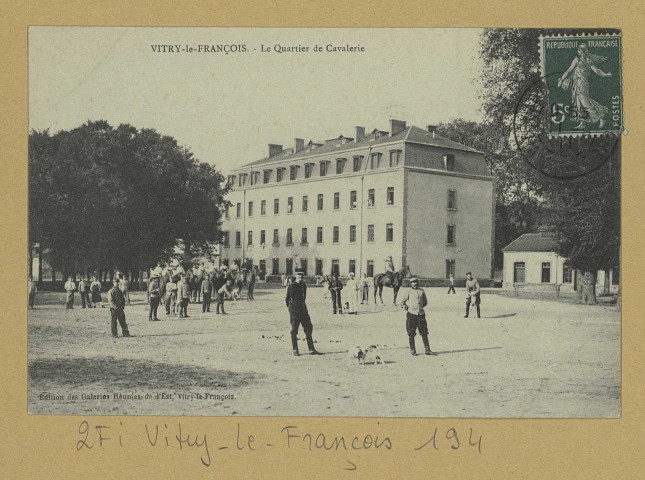 VITRY-LE-FRANÇOIS. Le Quartier de Cavalerie. Édition des Galeries Réunies de l'Est Vitry-le-François. [vers 1911] 