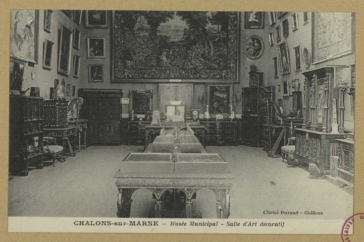 CHÂLONS-EN-CHAMPAGNE. Musée Municipal. Salle d'art décoratif. Reims Phototypie J. Bienaimé. Sans date 