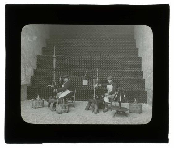 Chantier d'opération. Dosage et bouchage / Fs Rothier