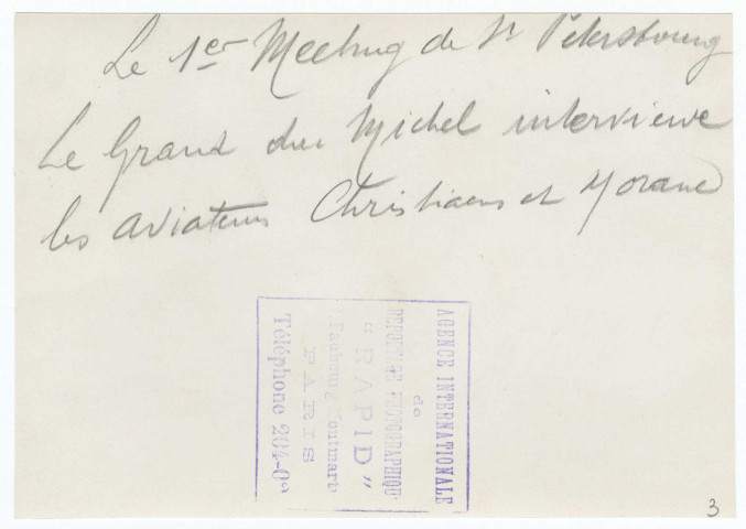 Le premier meeting de Saint-Pétersbourg. Le Grand Duc-Michel en conversation avec les aviateurs Farman, Christiaens et Morane, 1909 / Rapid, agence internationale de reportage photographique
