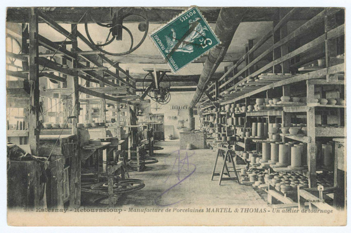 ESTERNAY. 26- Retourneloup - Manufacture de Porcelaines Martel & Thomas - Un atelier de tournage.
ParisB.F.[1908]
