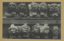 REIMS. 15. Cathédrale de Figures grotesques ornant les clochetons du pignon de la façade septentrionale du Transept / L. de B.