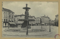 CHÂLONS-EN-CHAMPAGNE. 62- La place de la République et la fontaine. / N.D. Phot.