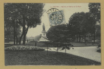 REIMS. 112. Square et Statue de Colbert.