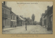 FÈRE-CHAMPENOISE. Rue de Châlons.
Édit. E. Bonnel (2 - Château-ThierryJ. Bourgogne).[vers 1918]