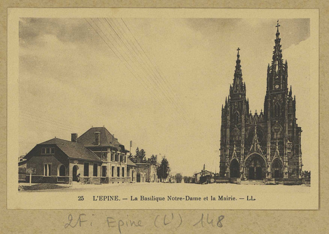 ÉPINE (L'). 25-La Basilique Notre-Dame et la Mairie.
(67 - Strasbourg-SchiltigheimCie des Arts photomécaniques).[vers 1937]