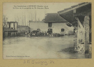 JUVIGNY. Les Inondations à Juvigny (janvier 1910). La Cour de la propriété de M. Goujard, Maire / Phot. Durand, Châlons-sur-Marne.