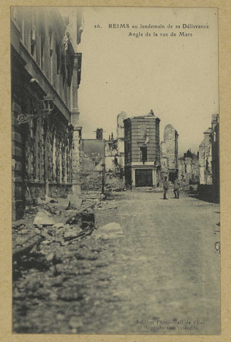 REIMS. 26. Reims au lendemain de sa délivrance angle de la rue de Mars.
Édition Photo-Hall de l'Est (75 - ParisLe Deley).Sans date