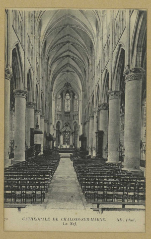 CHÂLONS-EN-CHAMPAGNE. 70- Cathédrale de Châlons-sur-Marne. La nef.