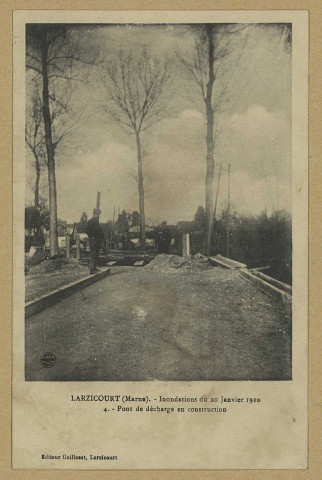 LARZICOURT-ISLE-SUR-MARNE. Inondations du 20 janvier 1910-4-Pont de décharge en construction.
LarzicourtÉdition Guill (54 - Nancyimp Réunies).[vers 1910]
