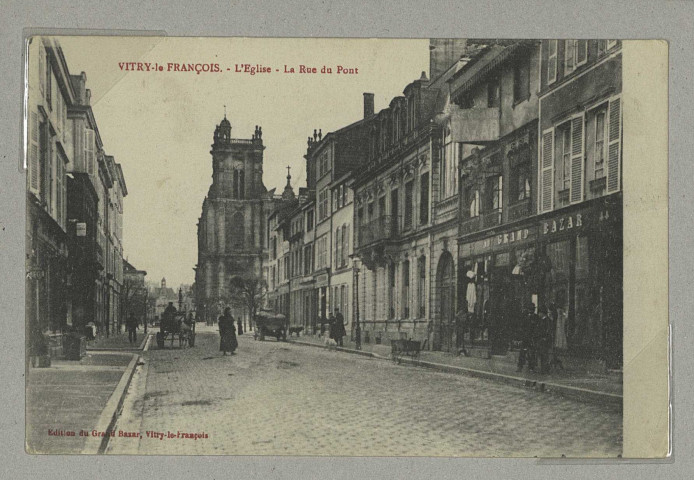 VITRY-LE-FRANÇOIS. L'église. La rue du Pont. Vitry-le-François Grand-Bazar. Sans date 