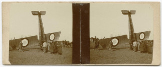 Le monoplan français après l'atterrissage, 2 avril 1915.