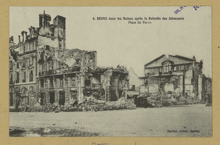 REIMS. 6. Reims dans les Ruines après la Retraite des Allemands. Place du Parvis.
ÉpernayThuillier.1918