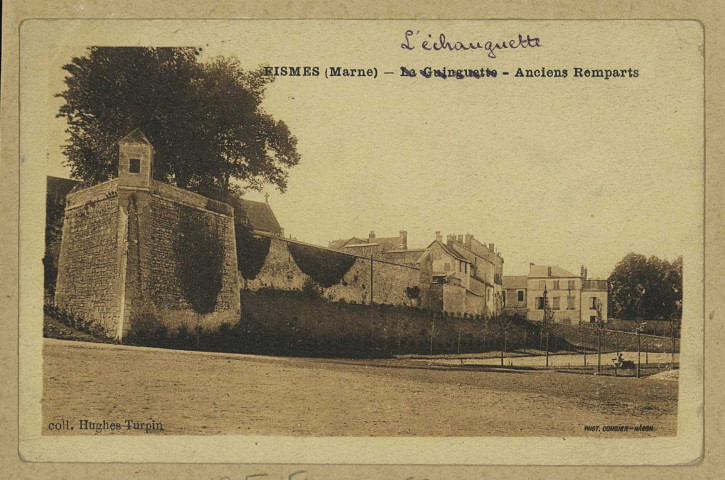 FISMES. La guinguette. Anciens Remparts / Phot. Combier, photographe à Mâcon.Collection Hughes Turpin