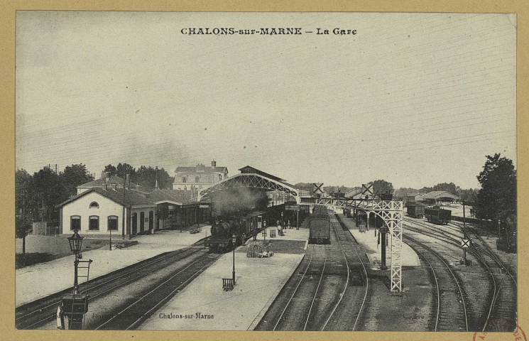 CHÂLONS-EN-CHAMPAGNE. La gare.
Châlons-sur-Marne""Journal de la Marne"".Sans date