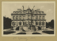 ÉPERNAY. L'Hôtel de Ville et le monument commémoratif 1914-1918 / E. Choque, photographe à Épernay.
EpernayE. Choque (51 - EpernayE. Choque).Sans date