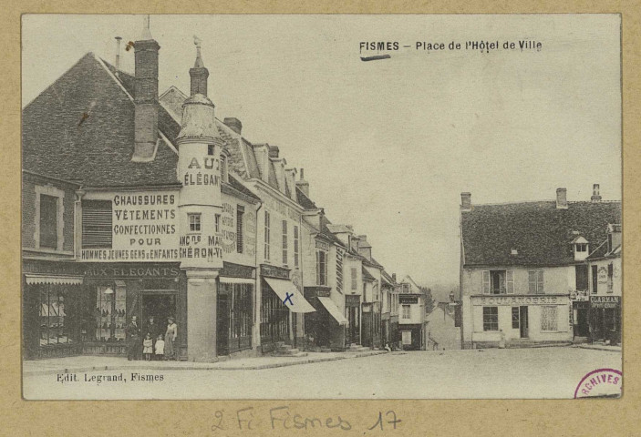 FISMES. Place de l'Hôtel de Ville. Fismes Édition Legrand (75 - Paris imp.A. Breger : Frères). [vers 1923] 