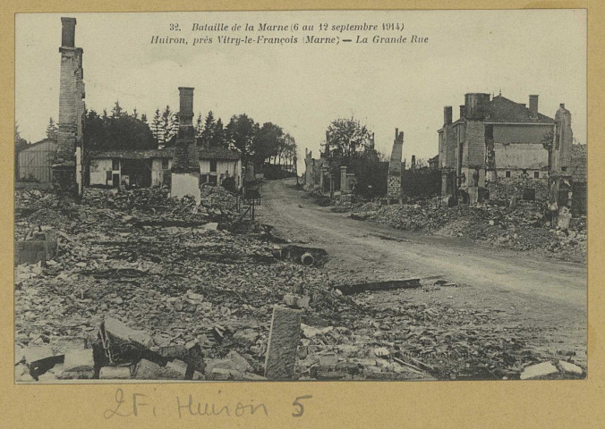 HUIRON. -32. Bataille de la Marne (du 6 au 12 sept). Huiron. Près de Vitry-le-François, la grande rue.