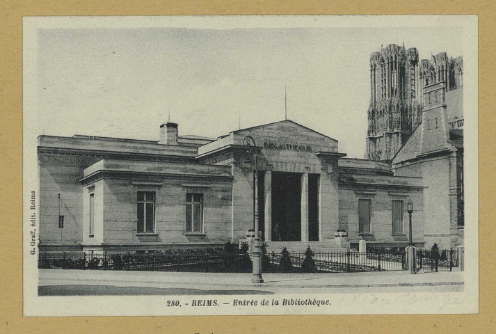 REIMS. 280. Entrée de la Bibliothèque.
Reims[s.n.].Sans date