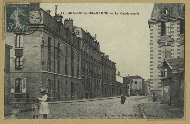 CHÂLONS-EN-CHAMPAGNE. 49 - Châlons-sur-Marne - La gendarmerie. Châlons-sur-Marne Editions des Magasins Réunis. 1968 