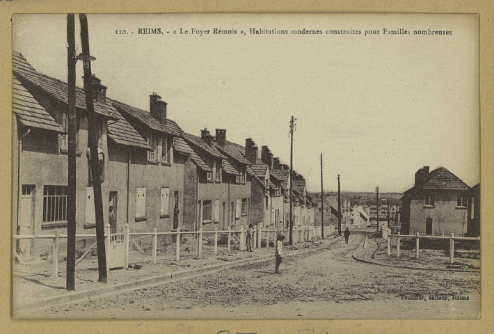 REIMS. 110. Le Foyer Rémois , habitations modernes construites pour Familles nombreuses [vers 1930].
ReimsV. Thuillier.Sans date