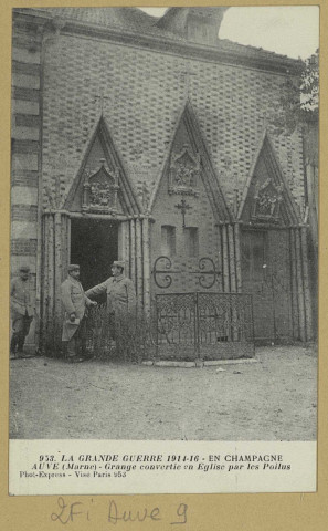 AUVE. 953-La Grande Guerre 1914-1916. En Champagne. Auve. Grange convertie en église par les Poilus / Ph. Express.
(75 - Parisimp. Baudinière).1914-1916