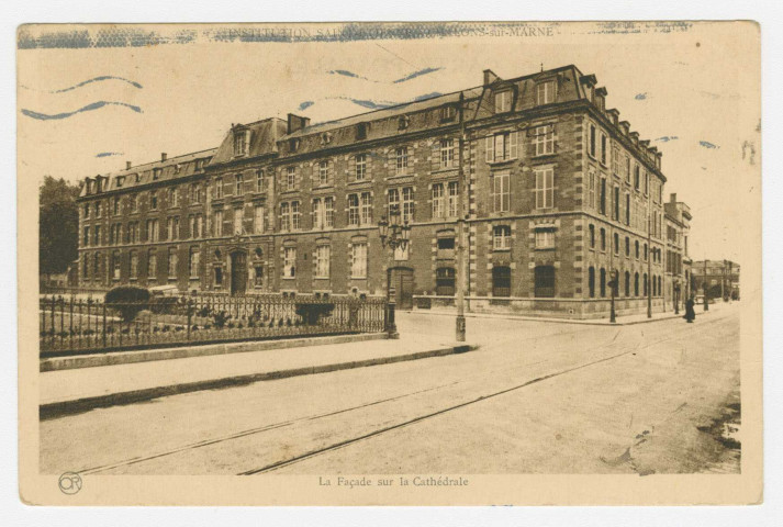 CHÂLONS-EN-CHAMPAGNE. Institution Saint-Étienne. La Façade sur la Cathédrale. Reims : Éditions artistiques "Or" Ch. Brunel, s.d.